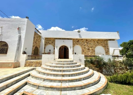 A vendre à hammamet (Monchar) villa S+4 - Bien immobilier à {"id":16,"country_id":219,"name":"NABEUL","slug":"nabeul"} - Image 3 - Agence Immobilière Maison Plus Elite